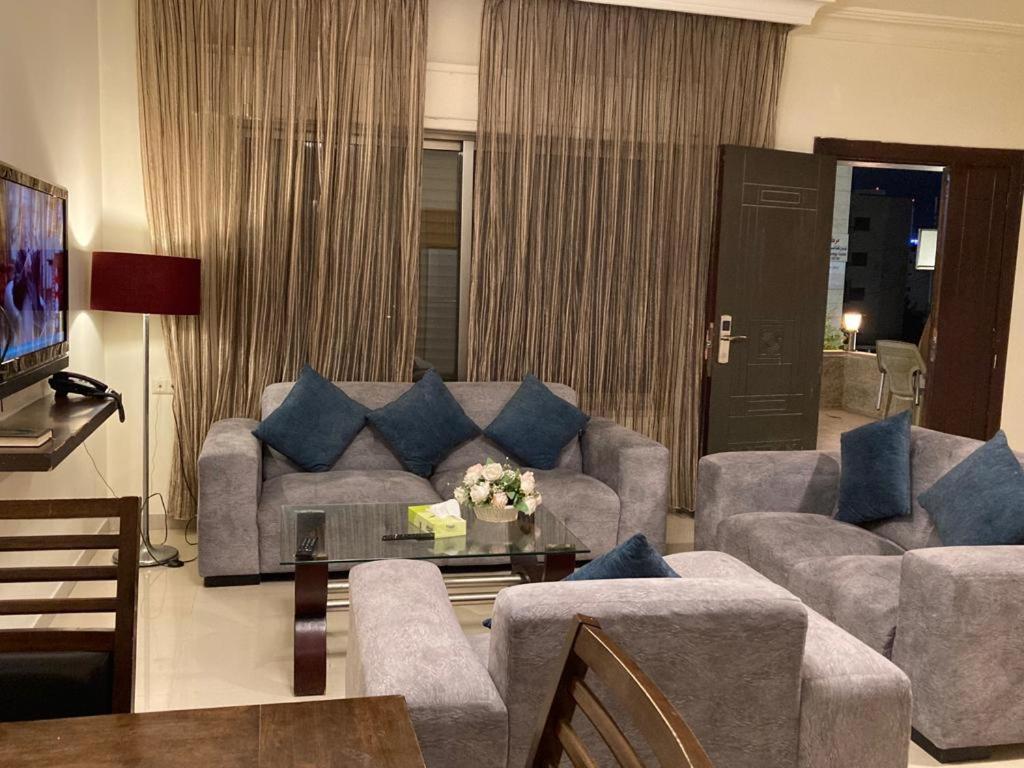 Uptown Hotel Apartment Amman Bagian luar foto