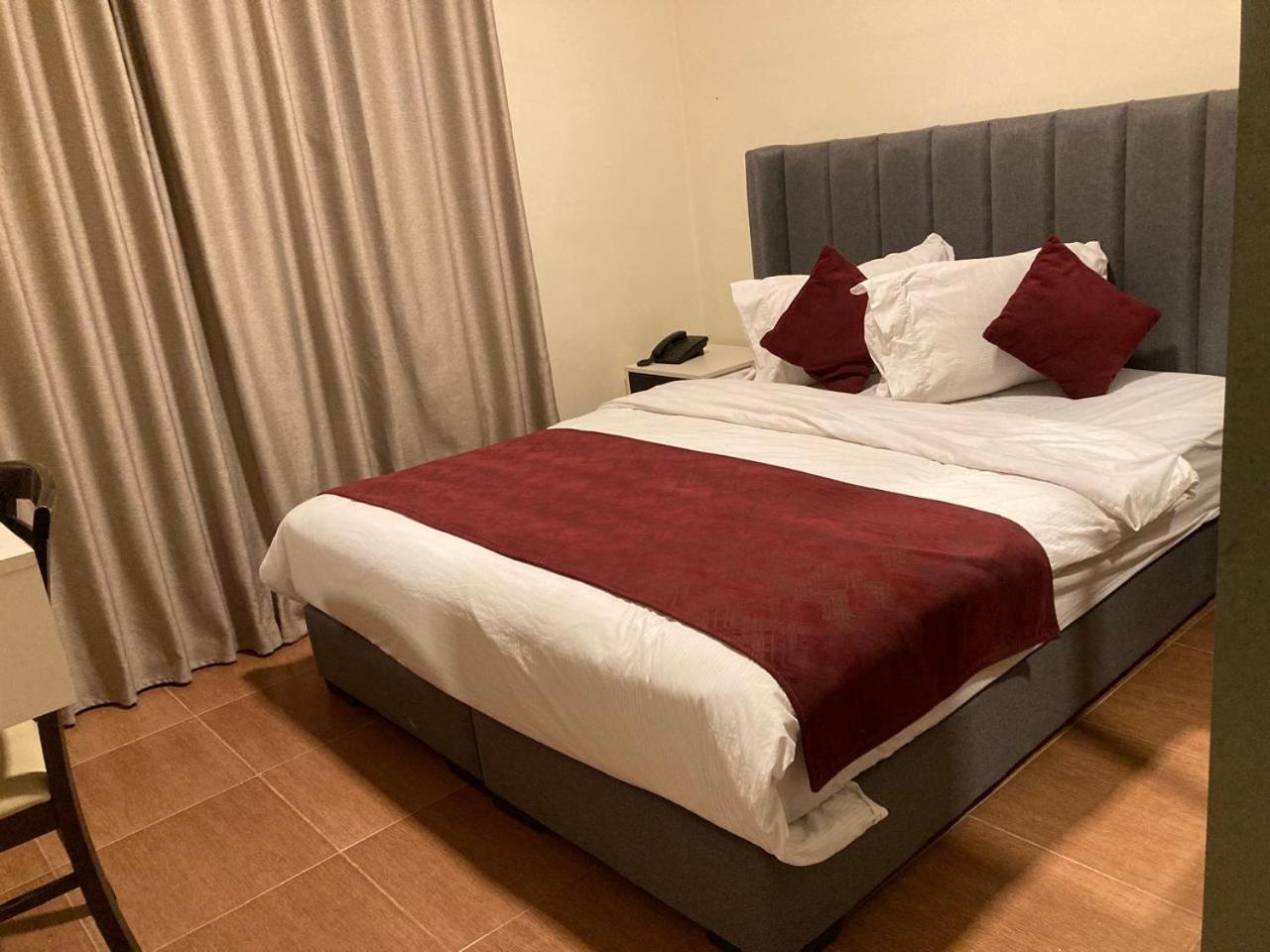 Uptown Hotel Apartment Amman Bagian luar foto