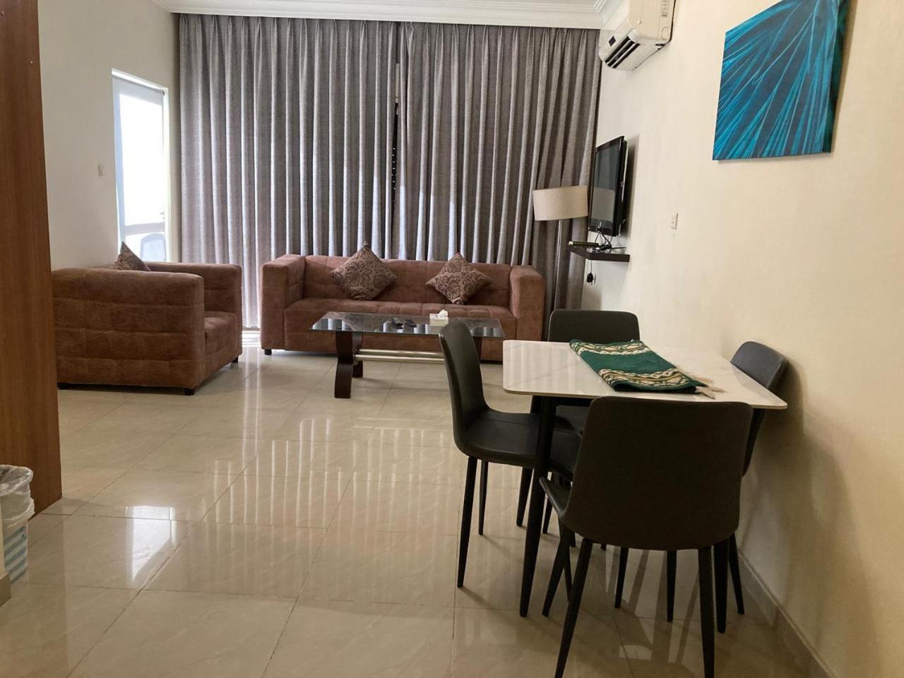 Uptown Hotel Apartment Amman Bagian luar foto