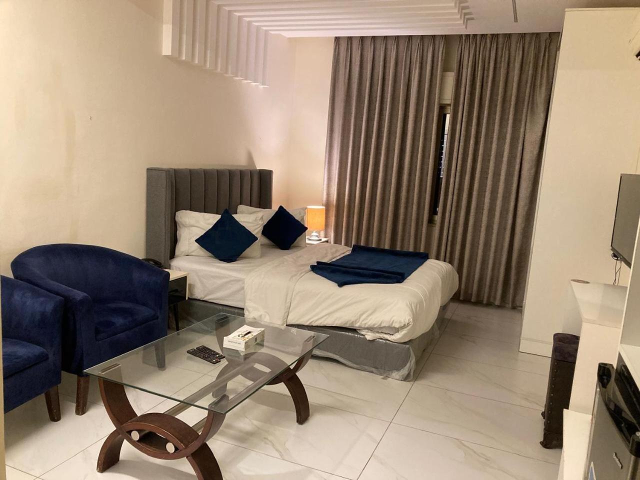 Uptown Hotel Apartment Amman Bagian luar foto