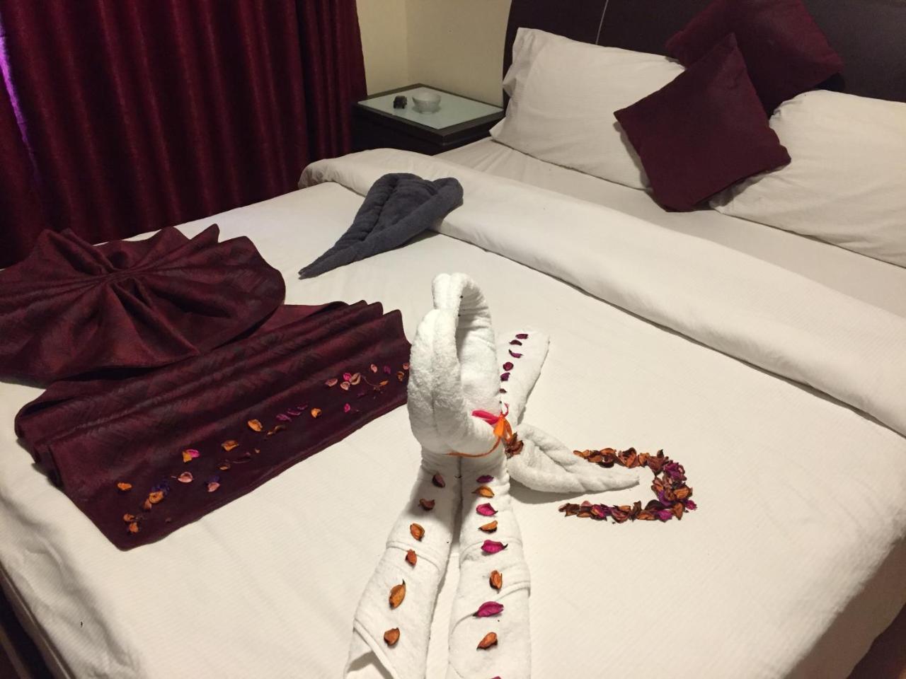 Uptown Hotel Apartment Amman Bagian luar foto