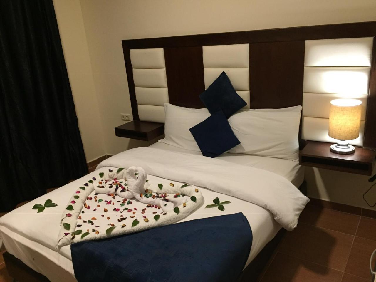 Uptown Hotel Apartment Amman Bagian luar foto