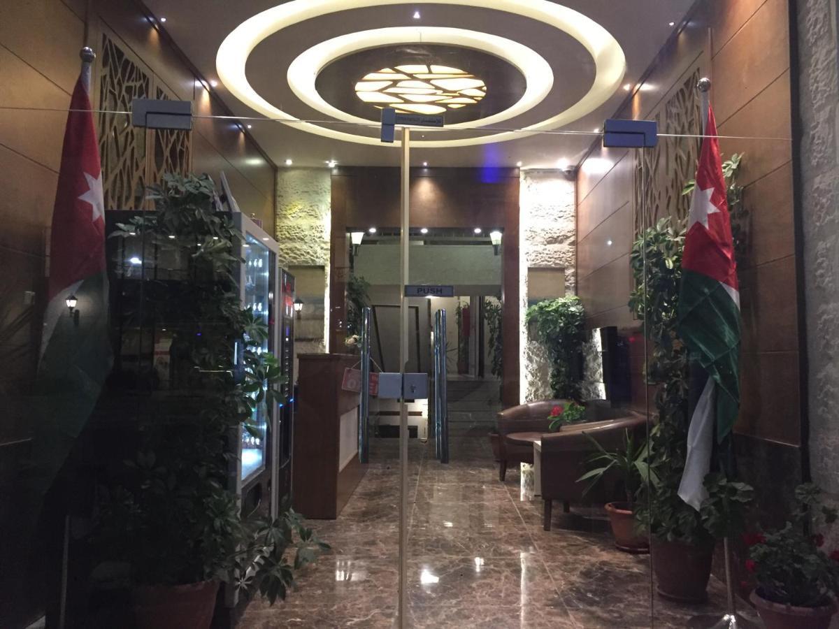 Uptown Hotel Apartment Amman Bagian luar foto